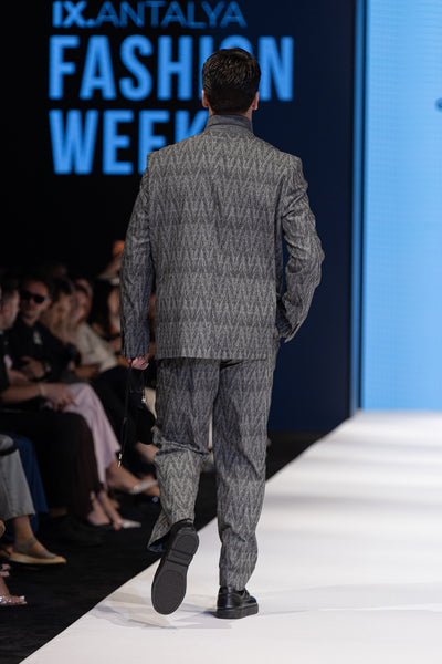 LOOK 23